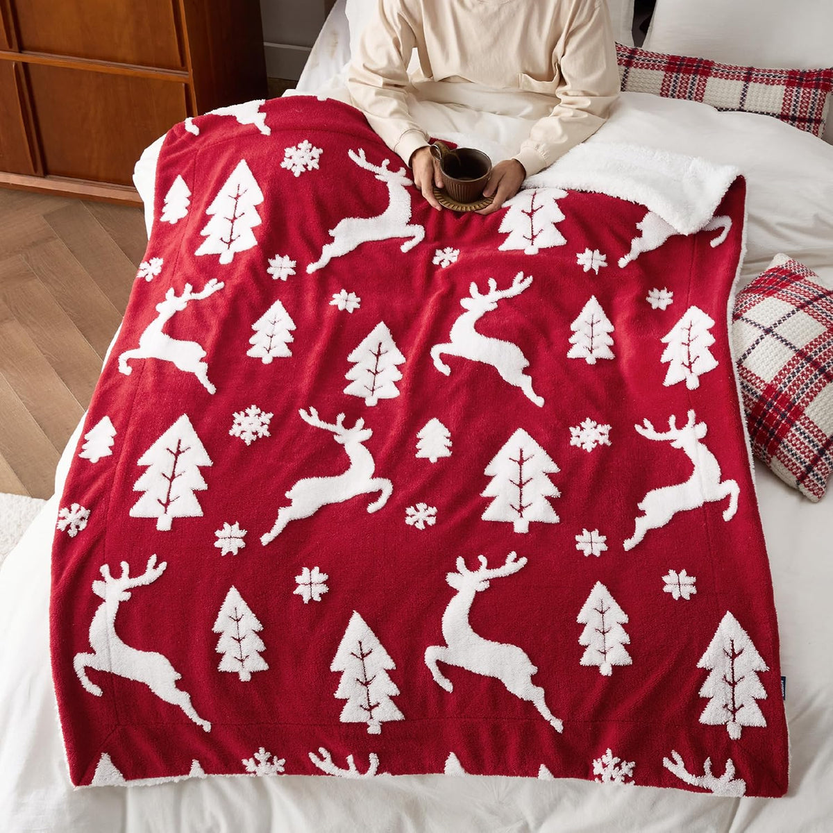 Bedsure Christmas Sherpa Throw Blanket – 50 × 60 in